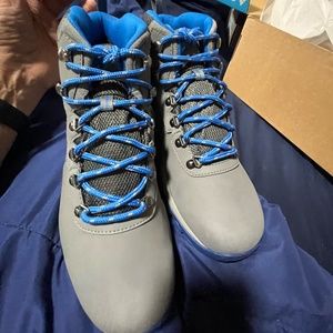 New Columbia Mens Newton Ridge Plus II Waterproof Boots - 11 Wide - Brand New